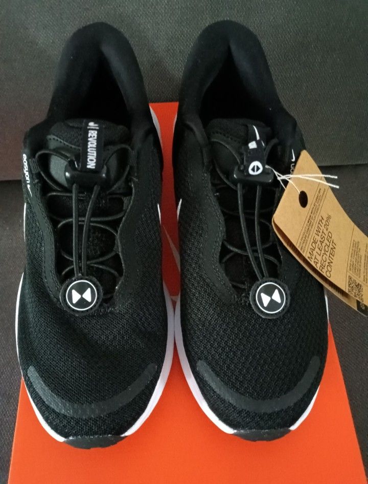 NWT's Nike Revolution Easy On Size 7.5 Women's Tennis Shoes