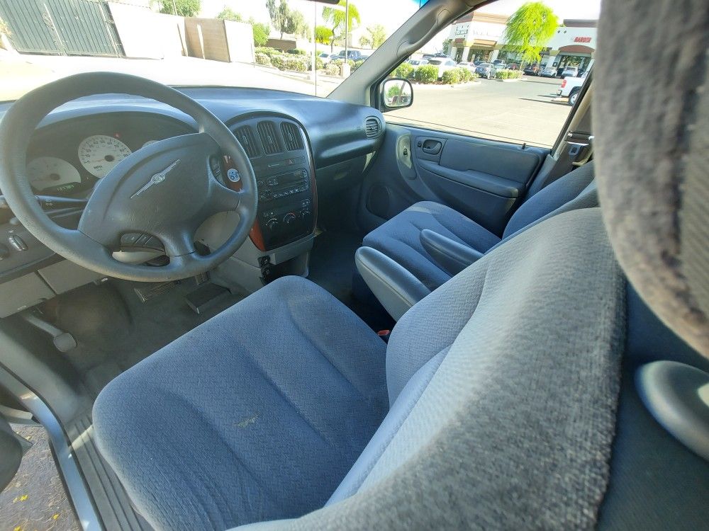 Runs Perfect 05 Chrysler Town And Country Similar To Sienna Odyssey Caravan