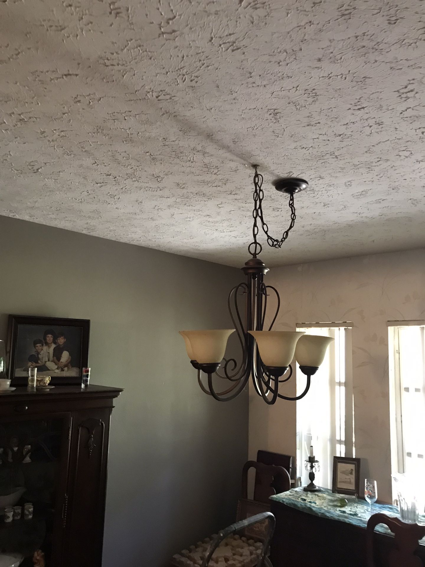 Chandelier  Works Great . Looks Pretty .