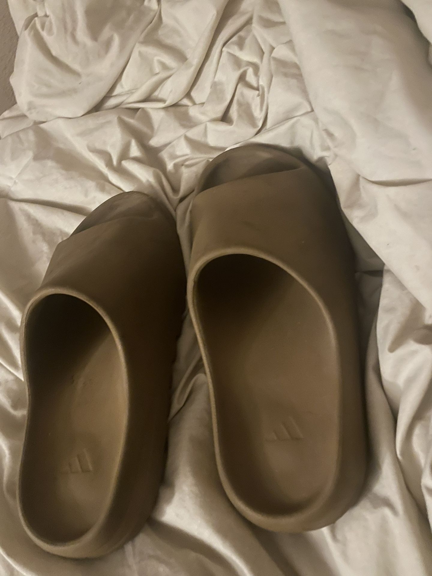 Sz 10 Adidas Yeezy Slides