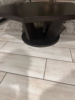 Coffe table ashley like new