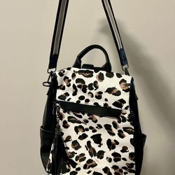 Chic Leopard Print Women’s Backpack