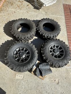 Maxxis Carnivores 30x10.0x14r (4x) Read 