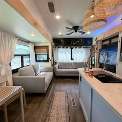 JAYCO EAGLE TINY HOME/FIFTH WHEEL