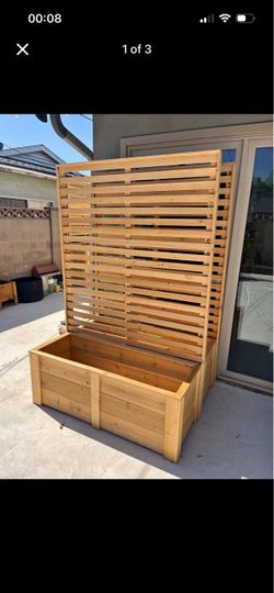 Wood Planter Box with Privacy Screen