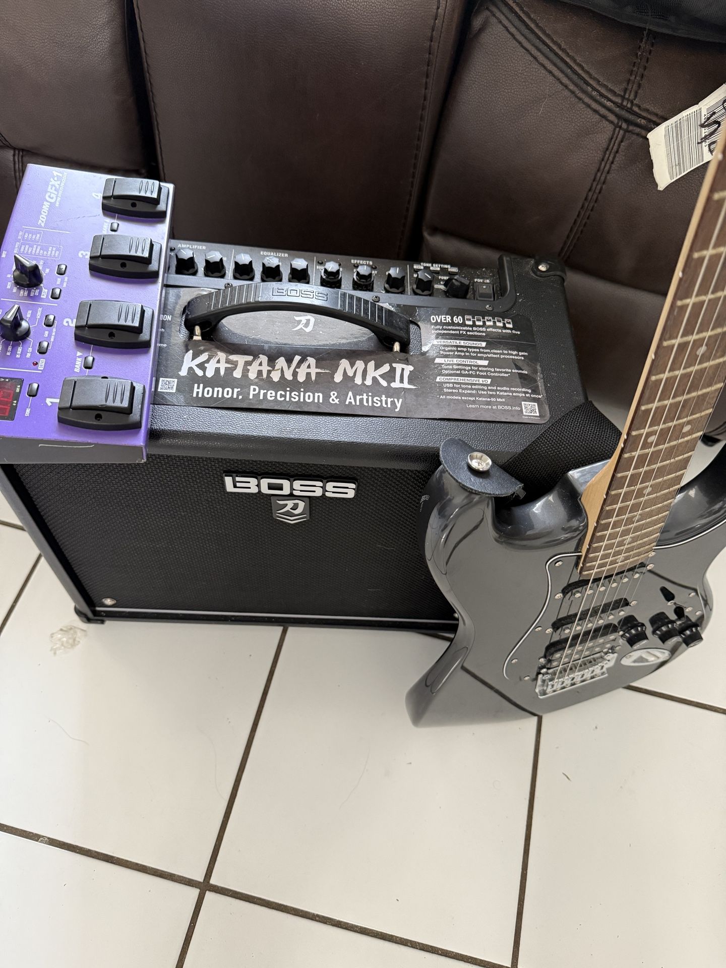 Fender Squier Stratocaster + Boss Katana MKII + Zoom GFX-1