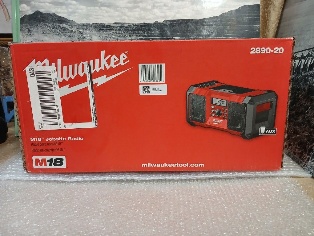 NEW MILWAUKEE M18 RADIO