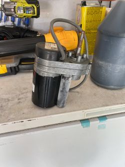 Star track 4500 treadmill lift motor. 
$100