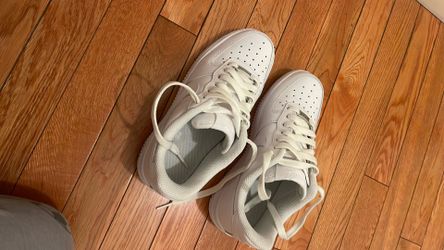 White Air Force 1’s 6W
