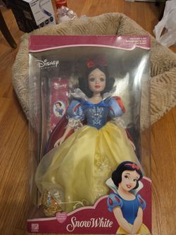 Disney princess snow white vintage porcelain doll