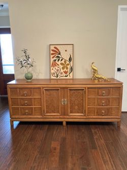 Stunning Mid Century Modern Nine Drawer Pecan Dresser By Thomasville