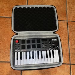 Akai Mini Keyboard / Midi Controller W/ Carrying Case