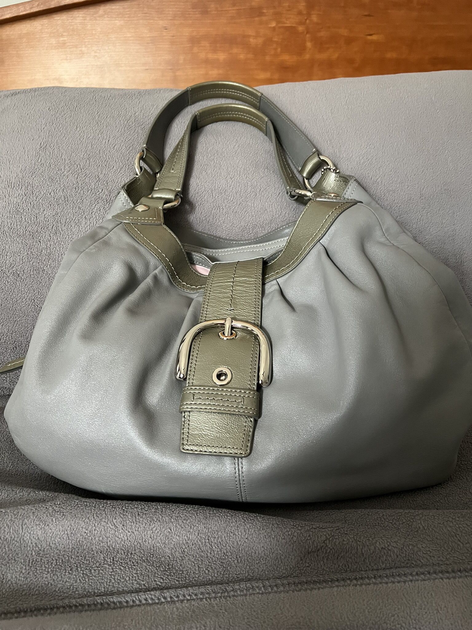 Coach Large Leather Hobo Bag Measurements 11”H x 14”W x 5”D No F15075 in Excellent Condition Gently Used