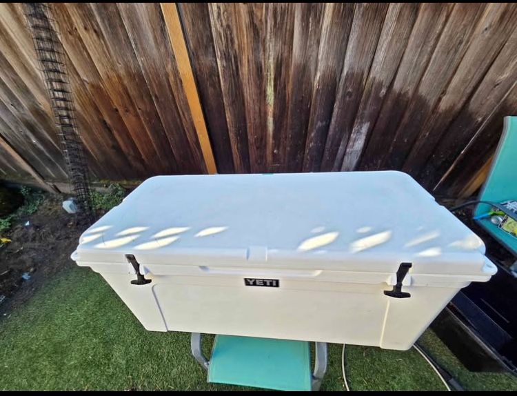 Yeti-Tundra-Hard-Cooler