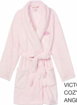 Victoria’s Secret cozy plush short robe PINK