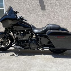  $ 2020 Harley Davidson Harley STREET GLIDE SPECIAL (blacked out edition)