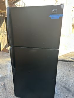 Whirlpool Refrigerator Black (29.5(w) x 65.5(h) x 28.76(d)