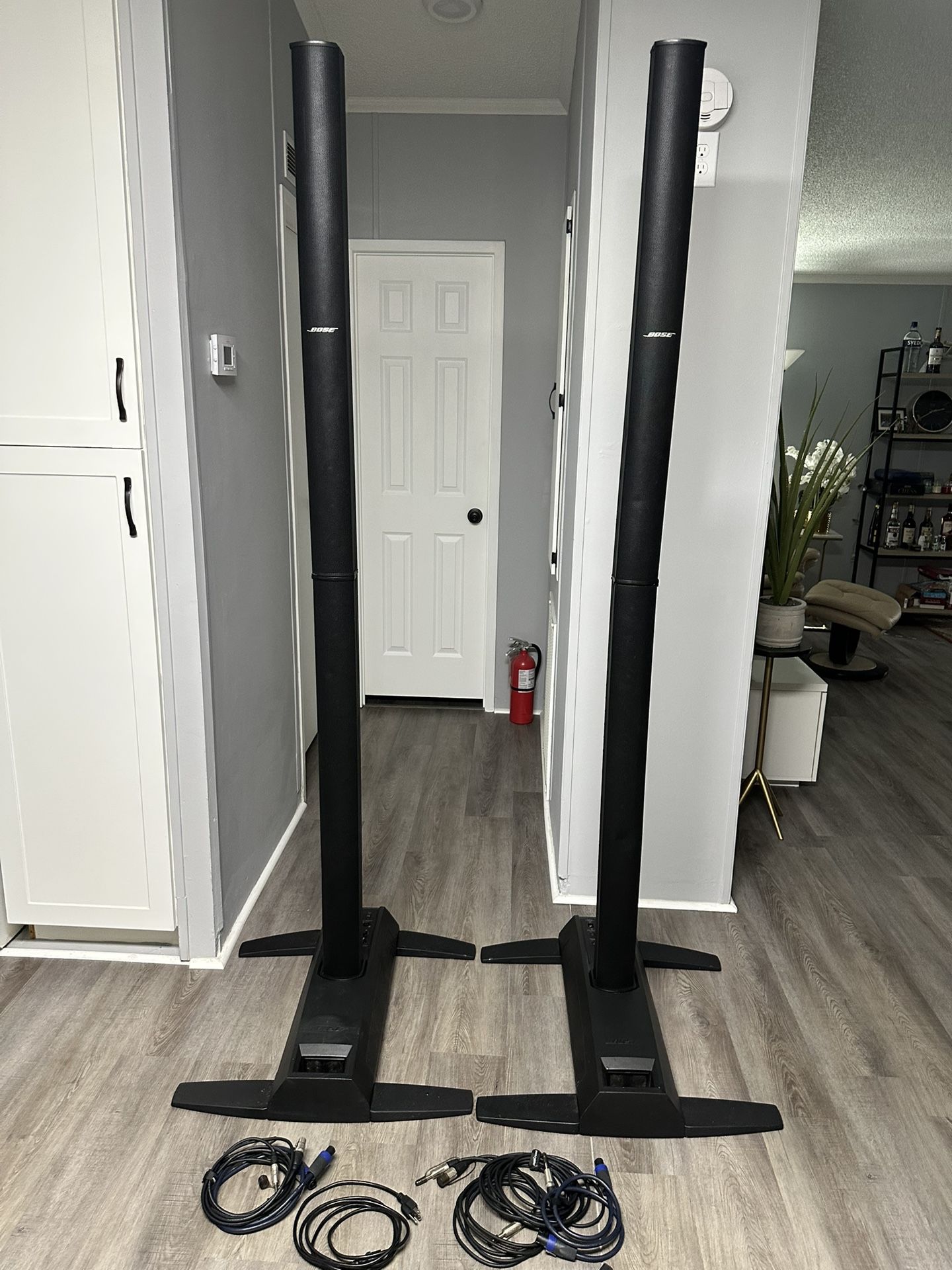 Bose L1 Model Il Portable Sound System With Bose Bass Model B2 Speakers