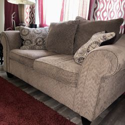 Living room set with end tables