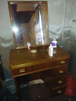 Vintage sewing Table