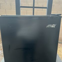 Arctic King Mini fridge 