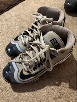 Nike youth baseball cleats Size: 3