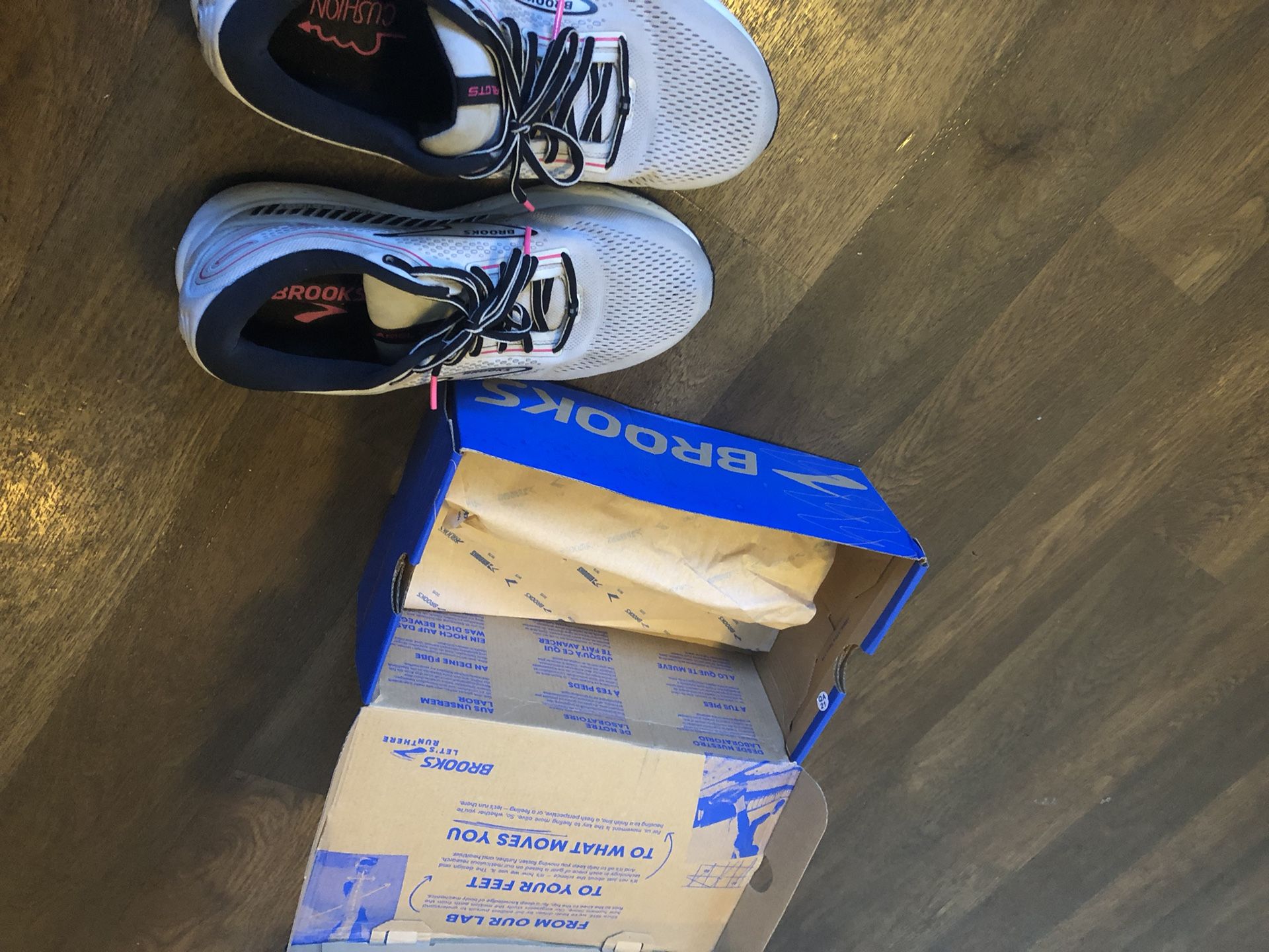 $40 Brooks Size 11 Women’s