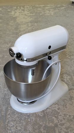 Kitchenaid Classic stand mixer with bowl
