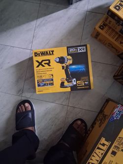 DeWalt XR 20V Brushless Drill/Driver Kit