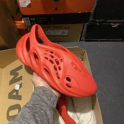 Adidas Yeezy Vermillion Foam Runners size 10 VNDS