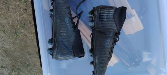 Nike super fly kids soccer shoes 4.5