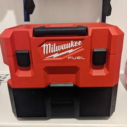 Milwaukee M12 Wet Dry Vacuum 