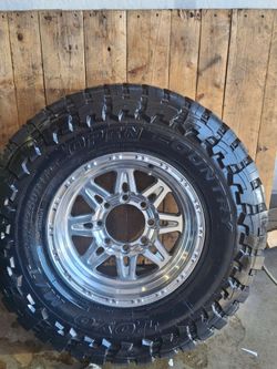 35x12-17 toyo open country w/race line wheels