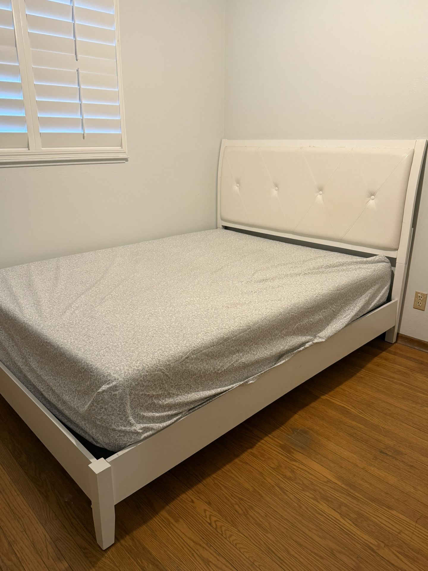 Bed Frame And Mattress - Queen 