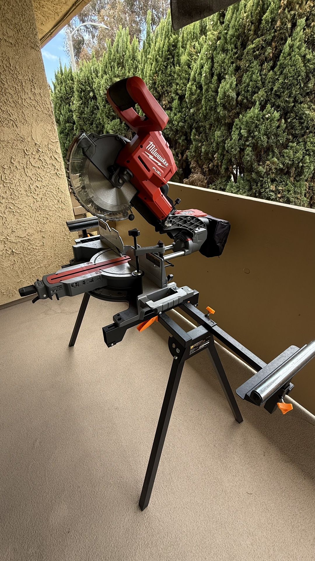 M18 Fuel 18v 10in. Lithium-Ion Brushless Cordless Dual Bevel Sliding Compound Miter Saw Kit with One 8.0 Ah Battery