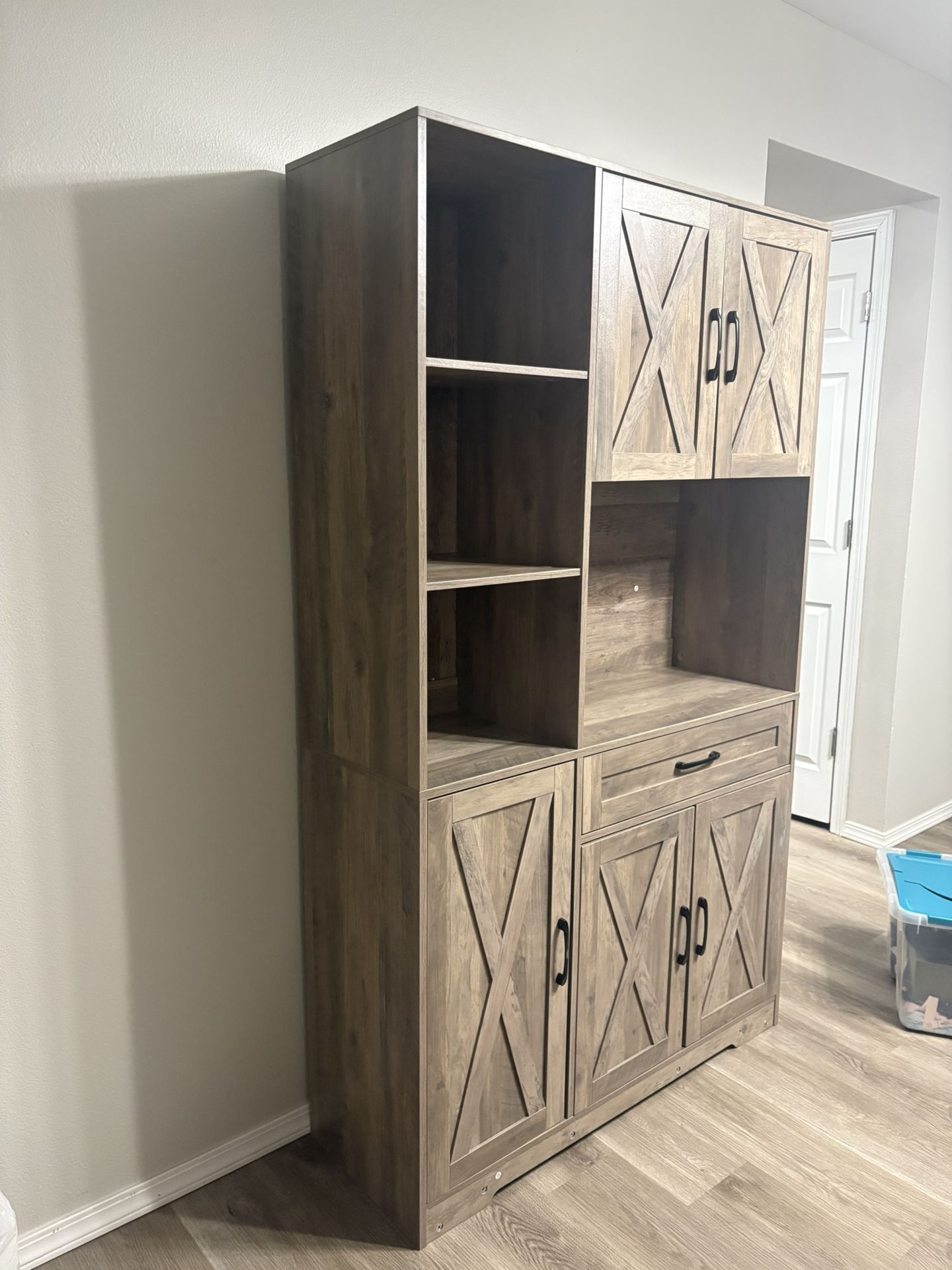 Kitchen cabinet