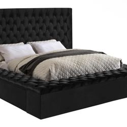 Tufted Queen Bed With Storage