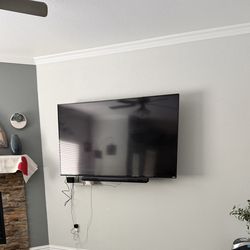 Vizio 70” Flat Screen Television W/soundbar