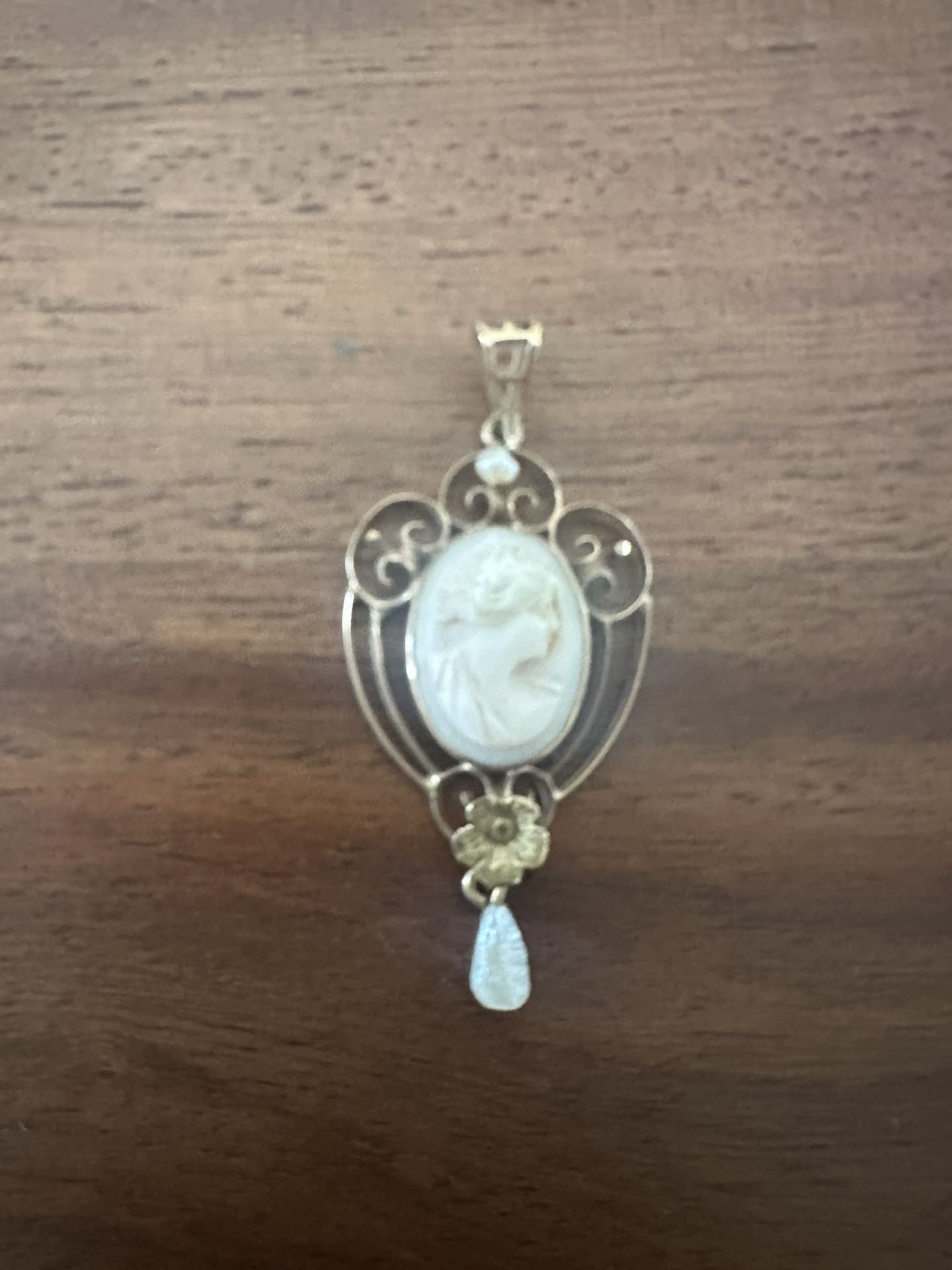Antique Art Nouveau Gold Cameo Pendant