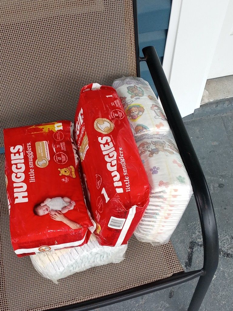Diapers Newborn And Size 1 &2