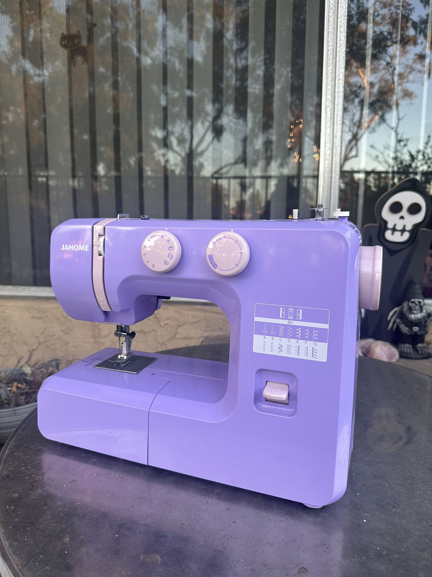 Janome (Lilac) Beginner Sewing Machine 