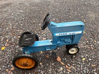 Ford TW 20 Petal Tractor