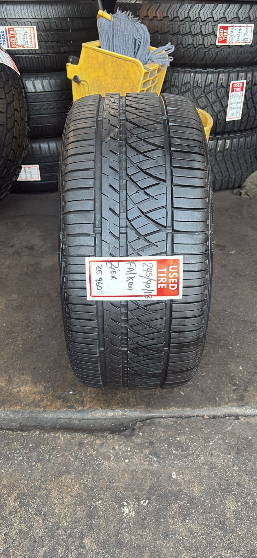 245/40/18 FALKEN ONE TIRE SEMI NEW - DOT 2024