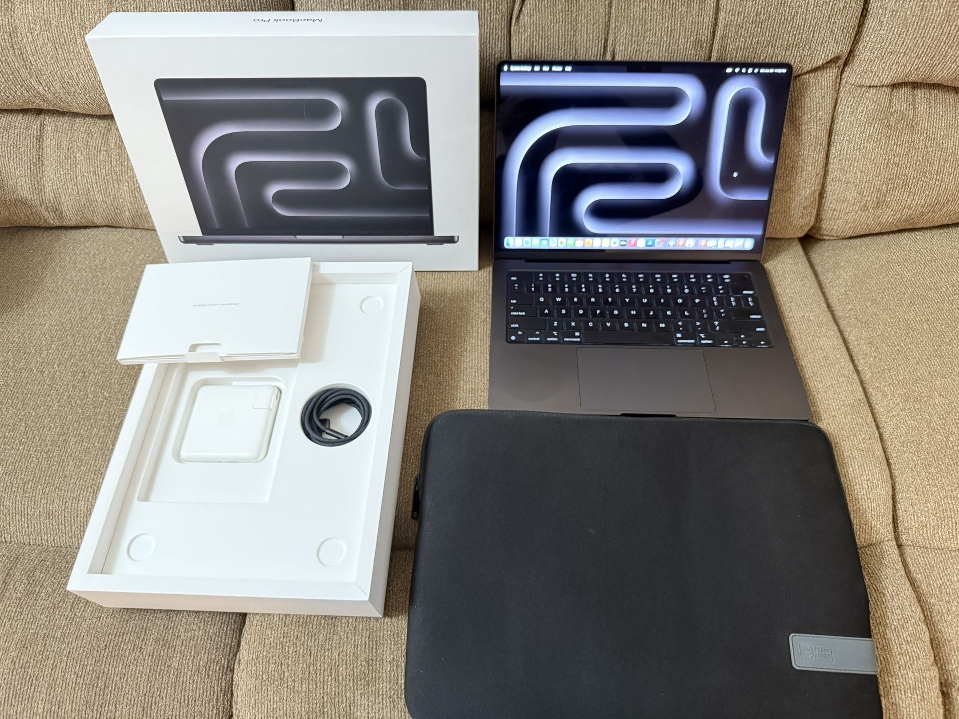 2023/2024 MacBook Pro 14” M3 Pro, 18gb Ram, 1TB, 12 CPU, 18GPU, Apple Care, 100% Battery Life