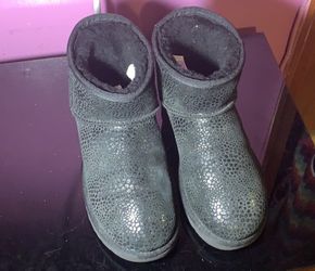 Black Printed UGGs, size 7