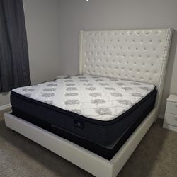 Brand New King Bed Frame with Mattress / Cama King con Colchón Nueva a Estrenar … Delivery 🚚 