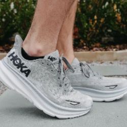 Hoka Men's Clifton 9 running shoes in the Harbor Mist/Black (Size 11)