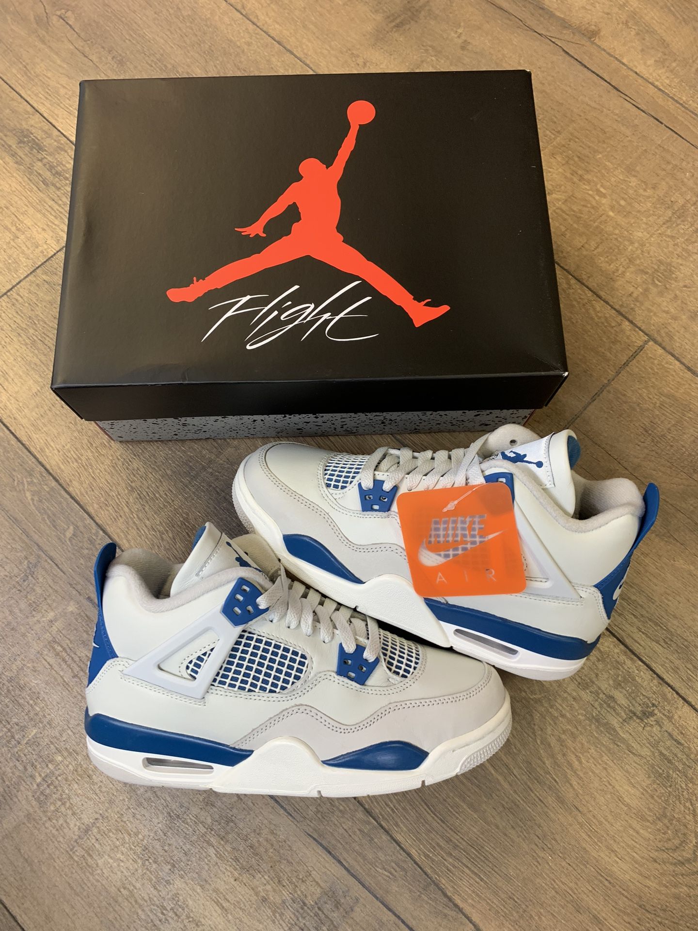 Jordan 4 Military Blue - Size 6y / 7.5w