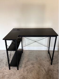 Computer/ gaming desk w/ charging station