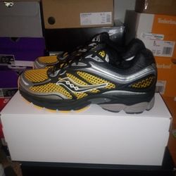 Saucony Men size 12 New W Box 